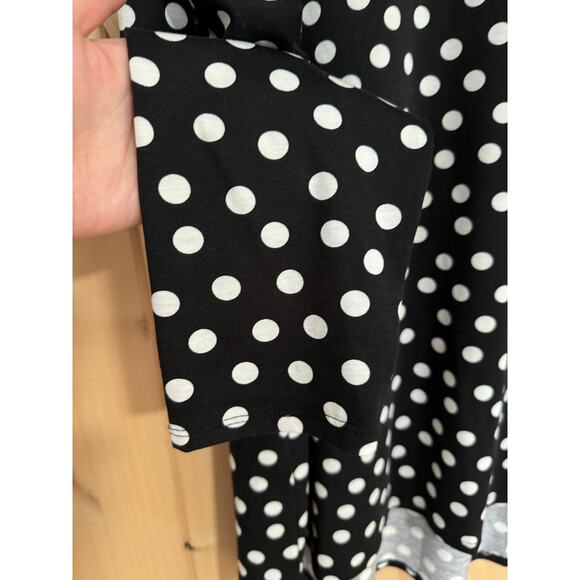 LulaRoe | Lynnae Long Sleeve Black Polkadot Top NWT | Size 2XL (22-24) - Picture 3 of 8
